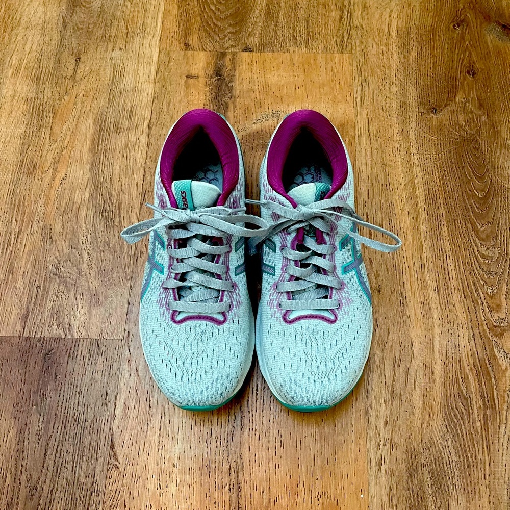 Grey ASIC Nimbus 24.  In great condition. Only worn once or twice.